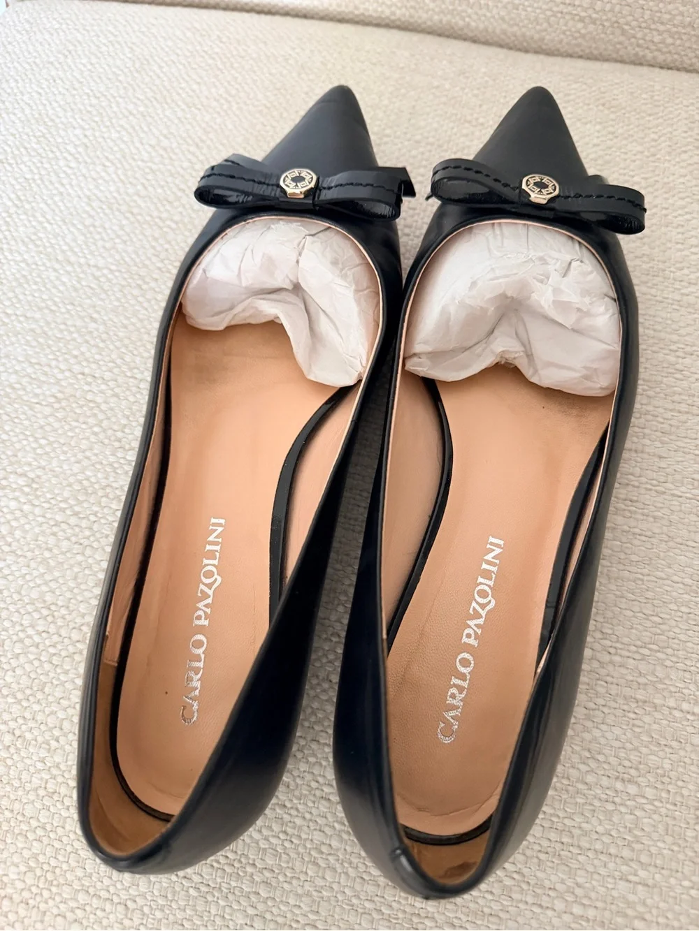 Black Pointed Bow Flats
